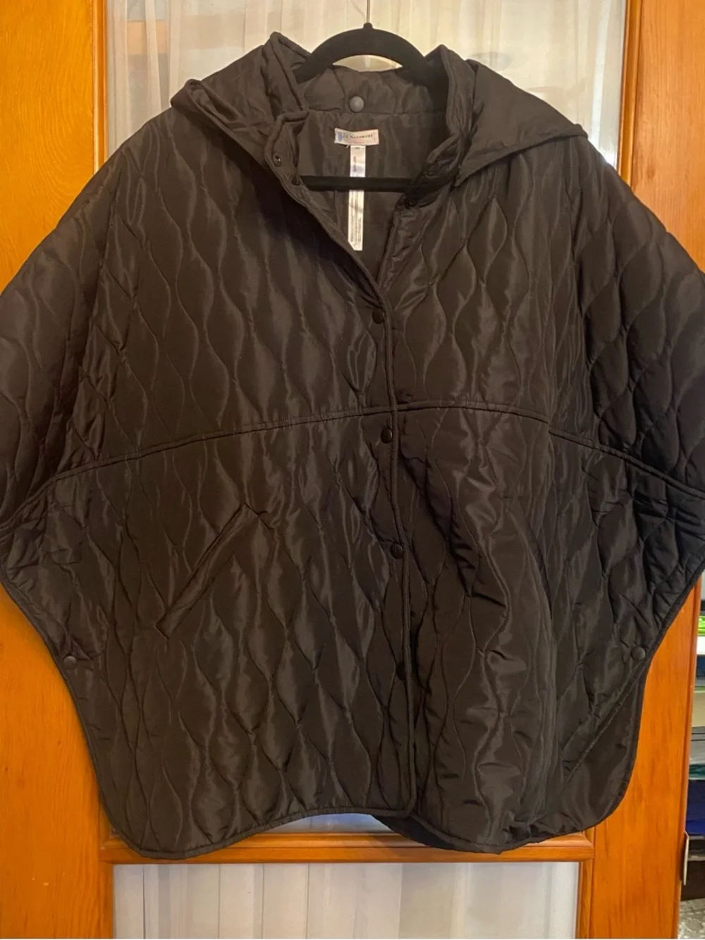 FP Movement by Free People Black Quilted Cape Jacket. One Size. - Picture 4 of 7